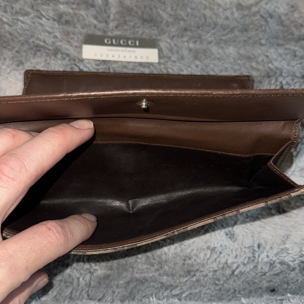 Women’s or Men's Gucci Canvas Long Wallet!! Comes with interlocking hardware! - Picture 17 of 17